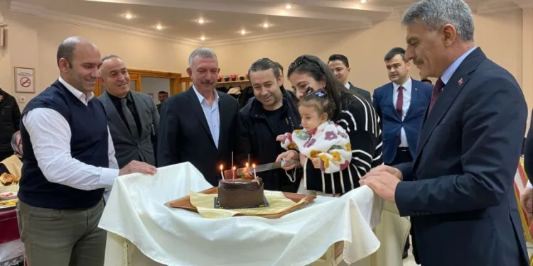 Gazeteci anne babanın Gazeteciler Günü’nde doğan bebeği