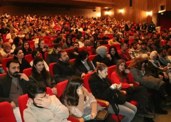 Van’da ‘Müfettiş’ oyunu büyük beğeni aldı