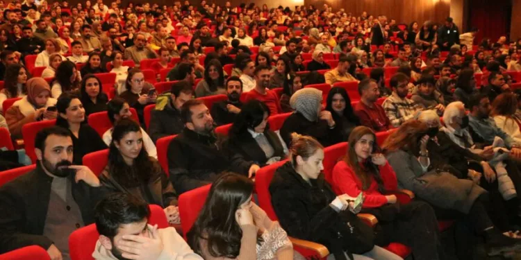 Van’da ‘Müfettiş’ oyunu büyük beğeni aldı