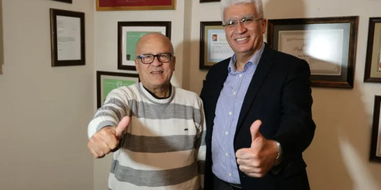 Sedyeyle geldiği doktordan oynayarak çıktı