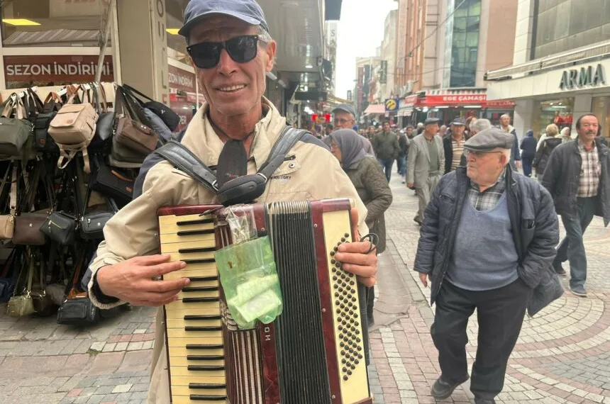 Aydınlılara müzik ziyafeti sunuyor