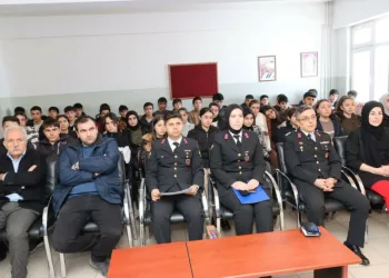 Jandarmadan öğrencilere kariyer etkinliği