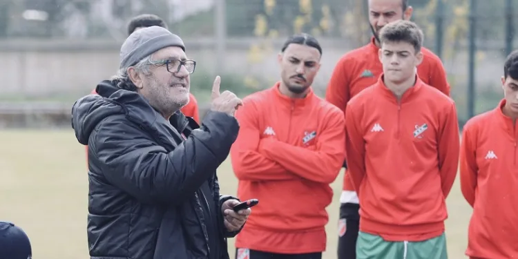 Bursaspor’un grubunda yer alan Karşıyaka’da Mustafa Reşit Akçay dönemi sona erdi