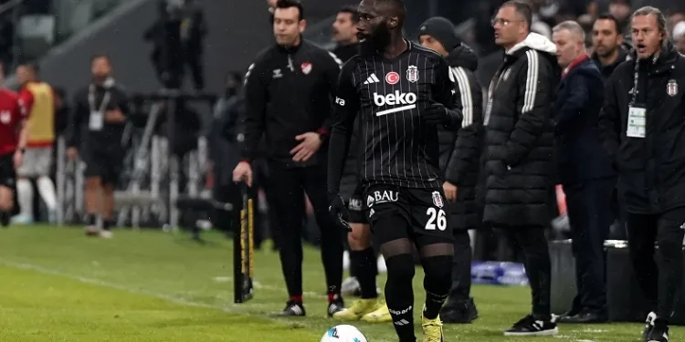 Beşiktaş önce satacak, sonra alacak