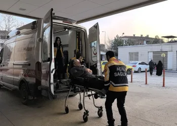 Bursa’da kerestelerin üzerinden düşen işçi ağır yaralandı