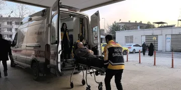 Bursa’da kerestelerin üzerinden düşen işçi ağır yaralandı