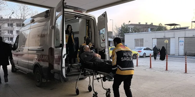 Bursa’da kerestelerin üzerinden düşen işçi ağır yaralandı