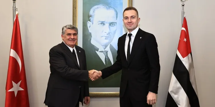 Beşiktaş, Mert Günok ile nikah tazeledi