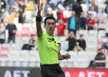Sivasspor – Kayserispor maçını Burak Pakkan yönetecek