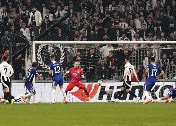 Beşiktaş’ın tecrübeli kalecisi Mert Günok: “Eski dönemlerdeki Beşiktaş taraftarını gördük”