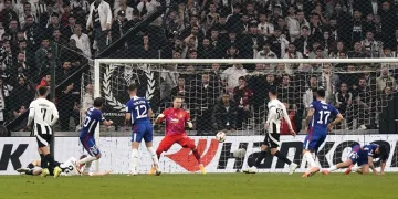 Beşiktaş’ın tecrübeli kalecisi Mert Günok: “Eski dönemlerdeki Beşiktaş taraftarını gördük”