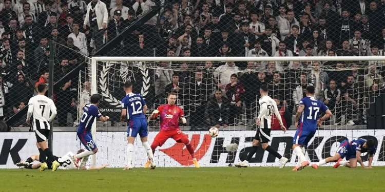 Beşiktaş’ın tecrübeli kalecisi Mert Günok: “Eski dönemlerdeki Beşiktaş taraftarını gördük”