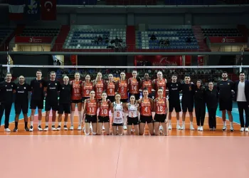 CEV Şampiyonlar Ligi: Eczacıbaşı Dynavit: 3 – Levallois Paris SC: 0