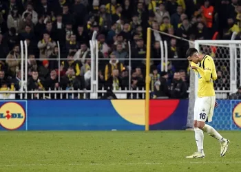 Fenerbahçe’de Mert Müldür’ün omzunda çıkık tespit edildi