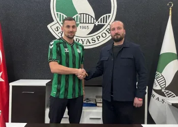 Sakaryaspor, Burak Altıparmak’ı renklerine bağladı