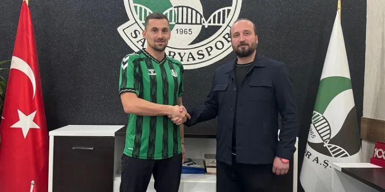 Sakaryaspor, Burak Altıparmak’ı renklerine bağladı
