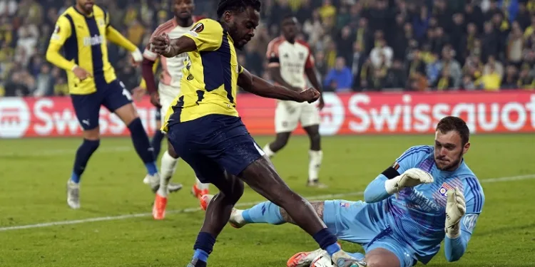 Osayi Samuel cezalı duruma düştü