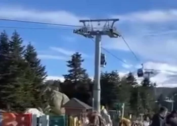 Bursa’da teleferik arızalandı ve havada asılı kaldılar