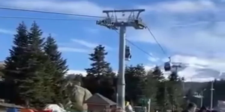 Bursa’da teleferik arızalandı ve havada asılı kaldılar