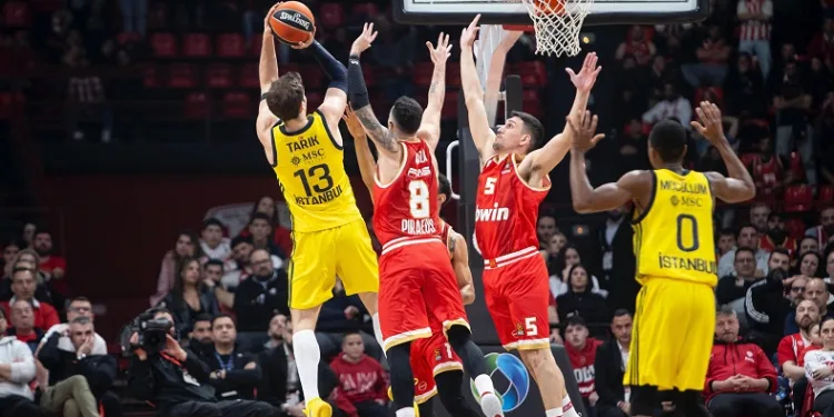 Fenerbahçe Beko, Olympiakos’u devirdi seriyi 5 maça çıkardı