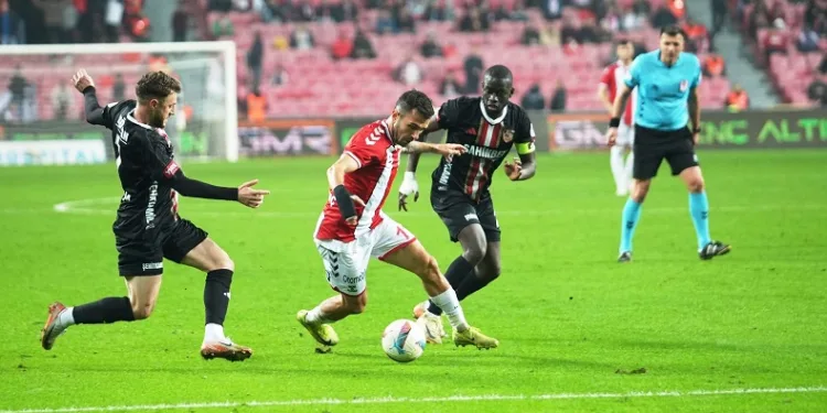 Samsunsporlu Emre Kılınç ameliyat oldu