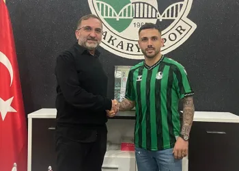Sakaryaspor, Burak Çoban’ı renklerine bağladı