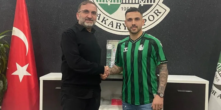 Sakaryaspor, Burak Çoban’ı renklerine bağladı