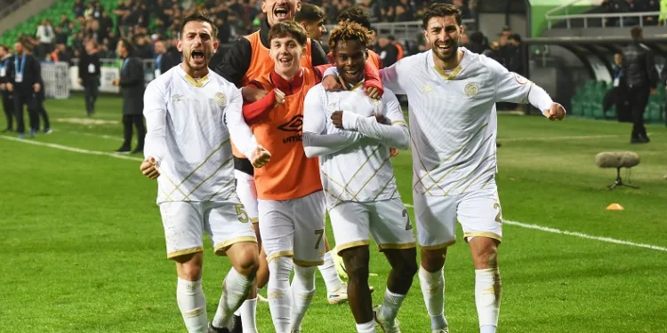 Manisa FK’da yüzler gülüyor