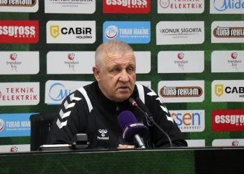 Sakaryaspor, Mesut Bakkal ile yolları ayırdı