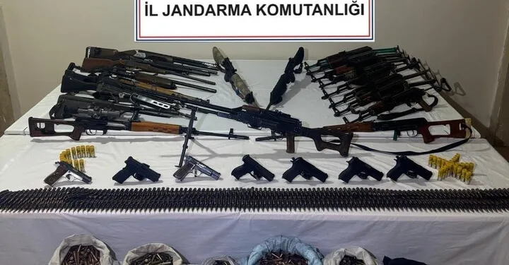 Mardin’de silah ve mühimmat kaçakçılığına yönelik eş zamanlı operasyon: 11 tutuklama
