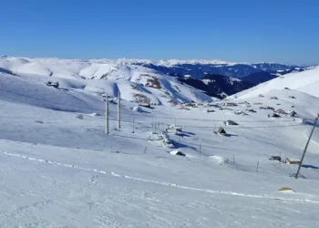 Bitlis Valisi Karakaya karakol ve üs bölgelerini havadan inceledi