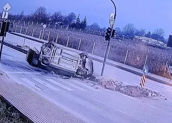 Bursa’da iki otomobil çarpıştı: 4 yaralı