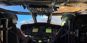 Bitlis Valisi Karakaya karakol ve üs bölgelerini havadan inceledi