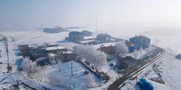 Bitlis Valisi Karakaya karakol ve üs bölgelerini havadan inceledi