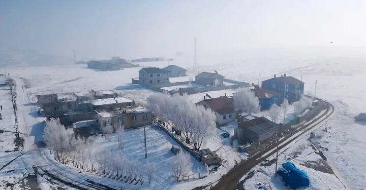 Bitlis Valisi Karakaya karakol ve üs bölgelerini havadan inceledi
