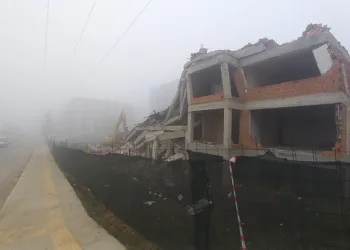 Bitlis Valisi Karakaya karakol ve üs bölgelerini havadan inceledi