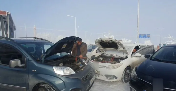 Bitlis Valisi Karakaya karakol ve üs bölgelerini havadan inceledi
