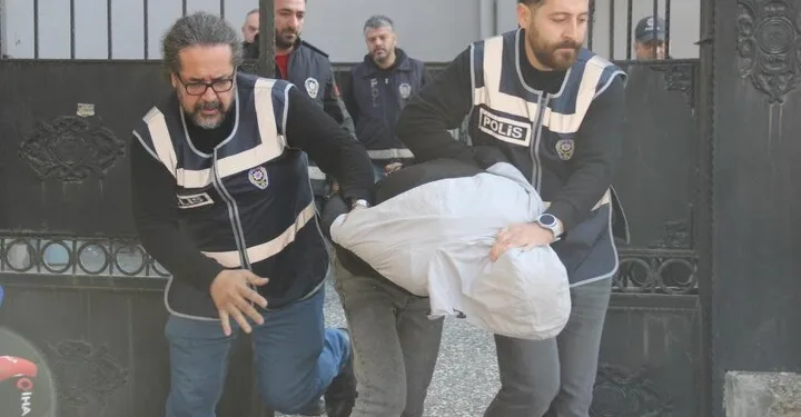 Ankara’da mahalleli başıboş köpekler nedeniyle geceleri uyuyamıyor