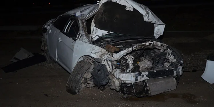 Otomobil takla attı, sürücü bulunamadı