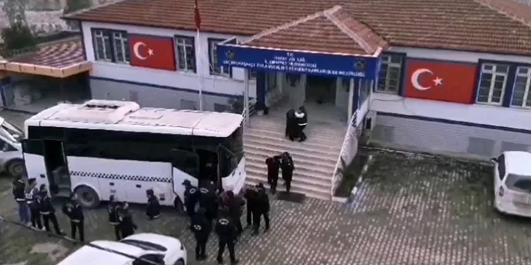 Göçmen kaçakçılarına operasyon