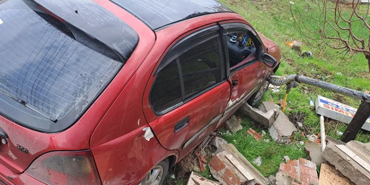 Yoldan çıktı, doğal gaz kutusuna çarptı