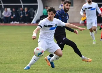 Karacabey Belediyespor gol düellosunu kaybetti