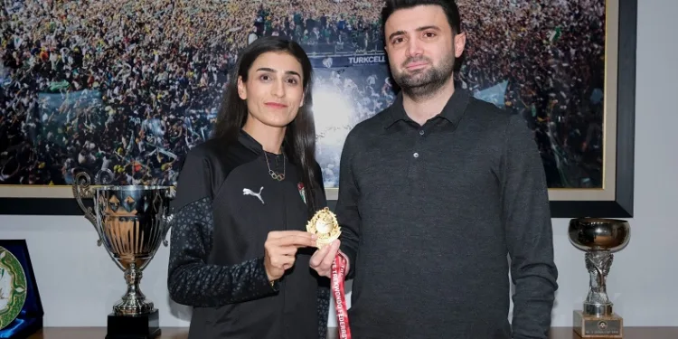 Milli sporcu Hatice Kübra İlgün’den Bursaspor’a altın gururu