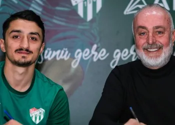 Bursaspor’da Berkan Mahmut Keskin imzayı attı