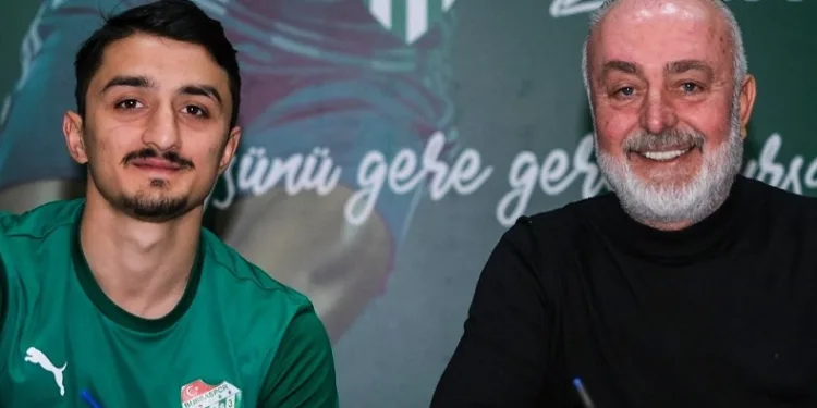 Bursaspor’da Berkan Mahmut Keskin imzayı attı