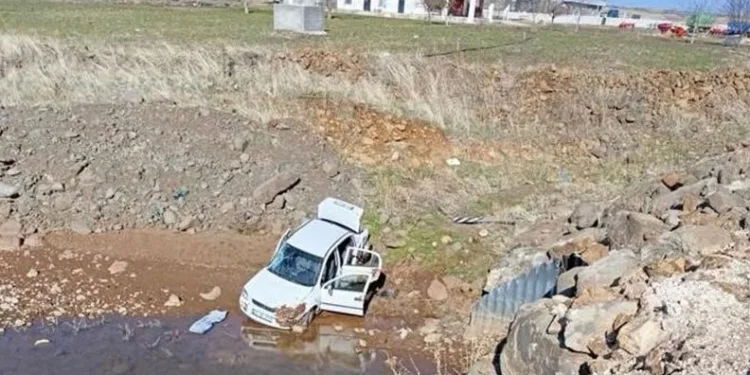 Siverek’te otomobil dereye uçtu: 3 yaralı