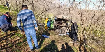 Sakarya’da devrilen traktörün altında kalan sürücü hayatını kaybetti