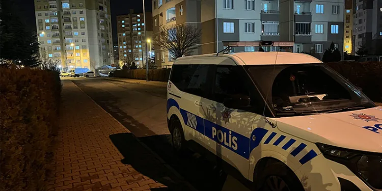 Haber alınamayan kadın evinde ölü bulundu