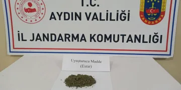 Jandarmanın hassas burunlu köpeği uyuşturucuya geçit vermedi
