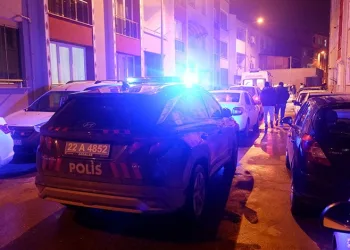 56 yaşındaki kadın kalbinden bıçaklanmış halde bulundu